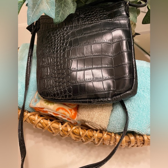 Elegant Black Faux Crocodile-Embossed Women's Crossbody Bag has adj straps EUC - Picture 5 of 9